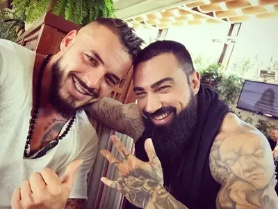 Митака от София ден и нощ щял да вдига сватба с мъж, имал интимни отношения и с Ники Китаеца на Азис (Още за тъмната страна от живота на мачото + Снимки))