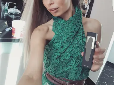 Ново 20! МЕГЗ харесва жени!