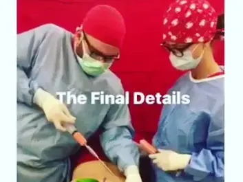 ОПАСНО! Д-р Енчев, с телефон ли оперираш? Хирургът непрекъснато снима, докато си върши работата