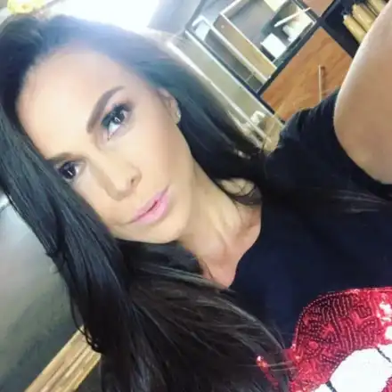 Първо в HotArena! Алисия си маха джуките, гледката е потресаваща! (Снимка)