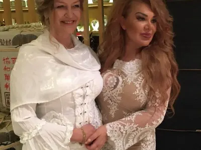 Ваня Червенкова чукна 50 в Дубай (Вижте МНОГО СНИМКИ от уникалното парти)