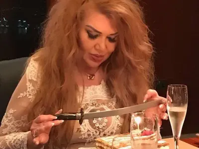 Ваня Червенкова чукна 50 в Дубай (Вижте МНОГО СНИМКИ от уникалното парти)