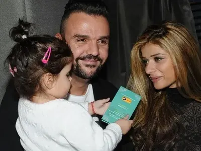 Вече живее като същински благородник! Графа се нанесе в палат за 1 милион! Нае си градинар и две прислужници (Подробности)