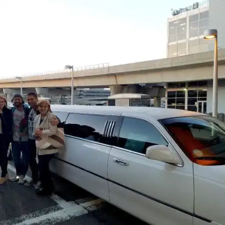 10-метрова бяла лимузина вози Блатечки и Врачански в Ню Йорк