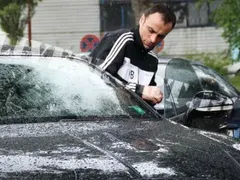 Бербатов сложи звезди като Роналдо в джоба си, бръмчи с „Бентли” за половин милион