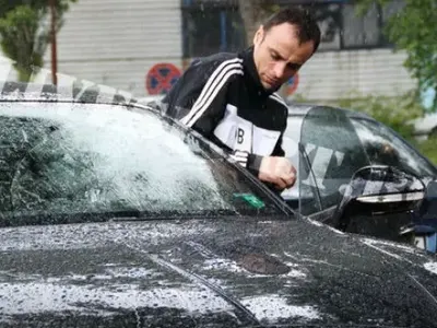 Бербатов сложи звезди като Роналдо в джоба си, бръмчи с „Бентли” за половин милион