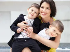 Близнаците на Деси Стоянова я подлудиха, минаха като ураган през столичен мол
