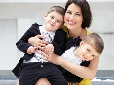 Близнаците на Деси Стоянова я подлудиха, минаха като ураган през столичен мол