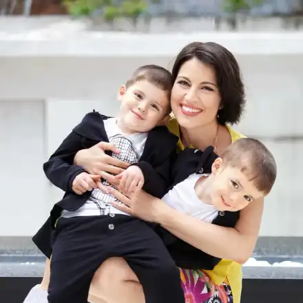 Близнаците на Деси Стоянова я подлудиха, минаха като ураган през столичен мол