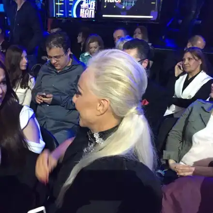 ДВОЕН РЕЗИЛ! Галена проси среща с Лепа Брена, а изглежда ПОТРЕСАВАЩО (Фото)