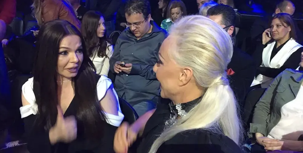 ДВОЕН РЕЗИЛ! Галена проси среща с Лепа Брена, а изглежда ПОТРЕСАВАЩО (Фото)