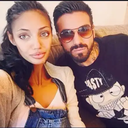 Есмер си връща Благо с любовни песни