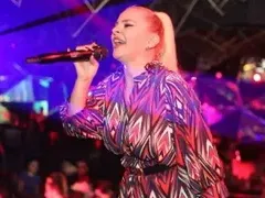 Ето какъв трик използва Деси Слава, за да не виждат всички огромното й дупе