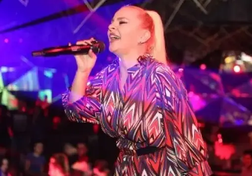 Ето какъв трик използва Деси Слава, за да не виждат всички огромното й дупе