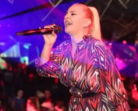 Ето какъв трик използва Деси Слава, за да не виждат всички огромното й дупе