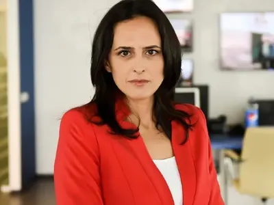 Генка Шикерова гази закона на улицата (Журналистката на косъм от тежка катастрофа)