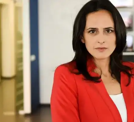 Генка Шикерова гази закона на улицата (Журналистката на косъм от тежка катастрофа)