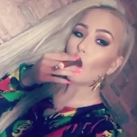 Гери-Никол се похвали как пафка трева, фенове я нападнаха, колеги я нахъсват (Всичко за скандала)