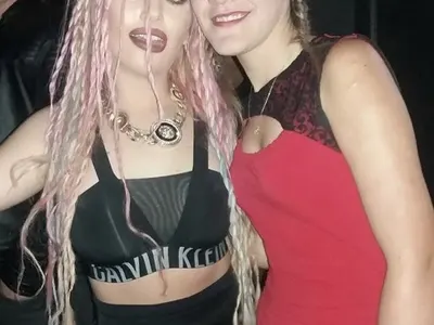 Гери-Никол тотално се занемари! Замяза на ретро чалга певица (Прическата й кърти)