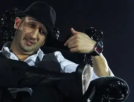 Илиян Тупалката лъже „Пайнер”, бръмчи по нелегални участия, гонят го от фирмата