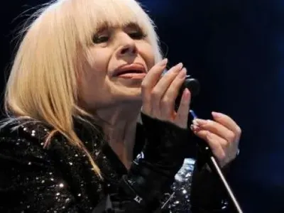 Истинското й кръщелно показва: Лили Иванова е на ...