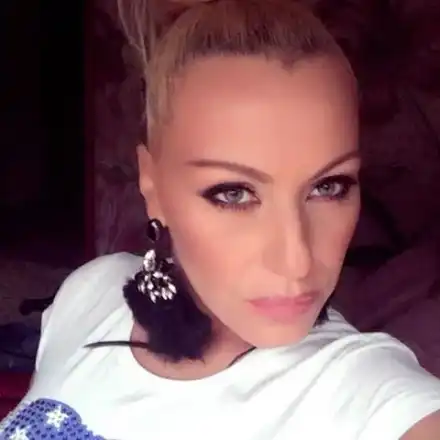 Камелия проплака: Боли ме, че не сбъднах  мечтата на татко  да ме види булка!