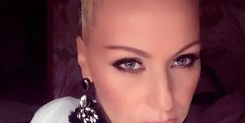 Камелия проплака: Боли ме, че не сбъднах  мечтата на татко  да ме види булка!