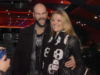 Лорд Минчев пусна Гилотината: Дидо и Кулиш екранизират Красавицата и звяра, Нора в кастинг за Грозната Бети + още „обезглавени“ и СНИМКИ