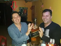 Магапаса живее нелегално в Америка с друг мъж! Певецът смени тираджийството с келнерство