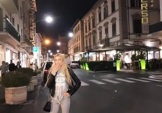 Най-красивата ромка ще учи за архитект в Италия