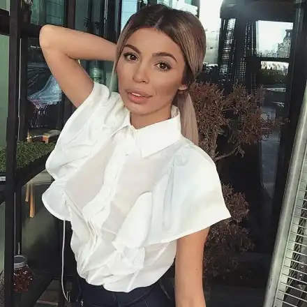 НЕСПРАВЕДЛИВОСТ! Уволниха сервитьора, който разказа за неплатената сметка на МЕГЗ