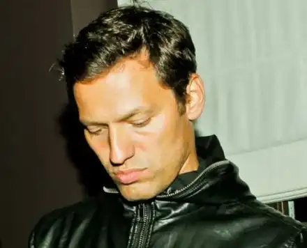 Орлин Павлов в ужас от лудата поетеса: От месеци ме тормози, подал съм жалба в полицията!