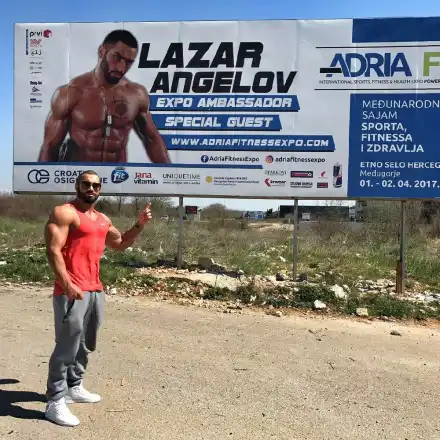 Посрещат Лазар Ангелов като цар! Спортистът с билбордове в целия свят