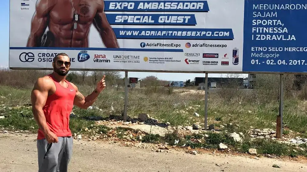 Посрещат Лазар Ангелов като цар! Спортистът с билбордове в целия свят