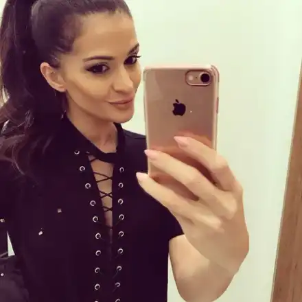 Преслава се вмириса, не си сменя дрехите с дни