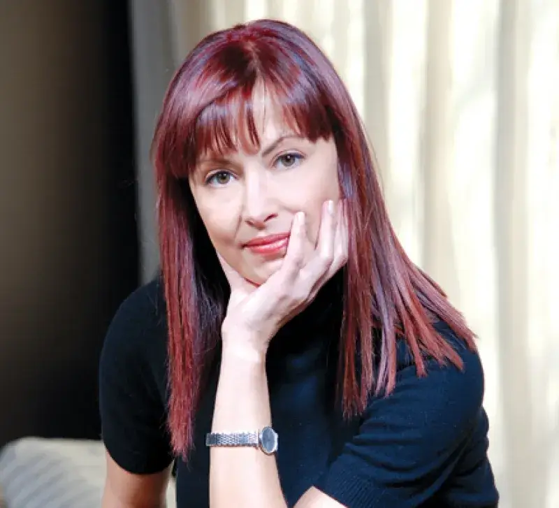 Радина Червенова брои луди пари за козунаци (Водещата държи да са маркови)