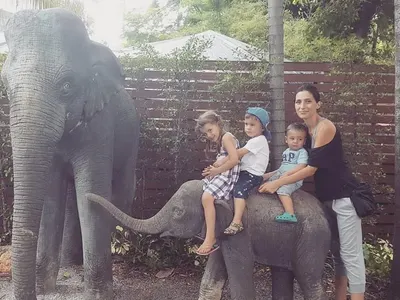 Ромина и Дарко Тасевски подариха приказна ваканция на трите си деца (Снимки)