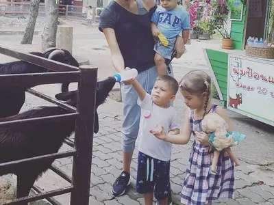 Ромина и Дарко Тасевски подариха приказна ваканция на трите си деца (Снимки)