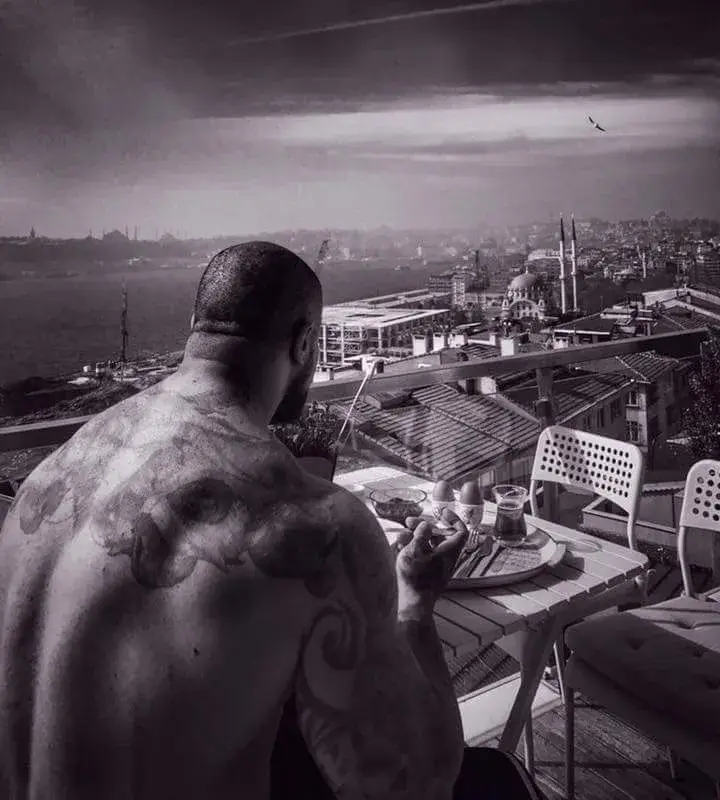 Шокиращи СНИМКИ! Ники Китаеца заприлича на горила! Бившият на Азис прекали с анаболите