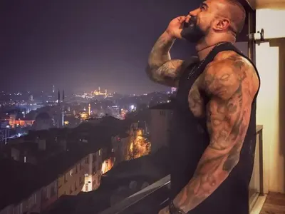 Шокиращи СНИМКИ! Ники Китаеца заприлича на горила! Бившият на Азис прекали с анаболите