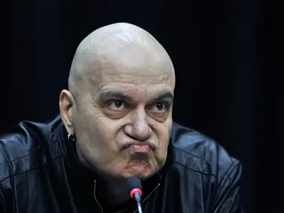 Слави прави телевизия! Бесен е, че му спират шоуто