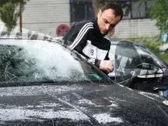 Бербатов сложи звезди като Роналдо в джоба си, бръмчи с „Бентли” за половин милион