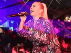 Ето какъв трик използва Деси Слава, за да не виждат всички огромното й дупе