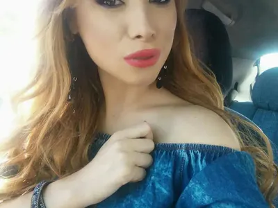 5 бона за Анастасия, певицата сваля кожата на заможни собственици на заведения