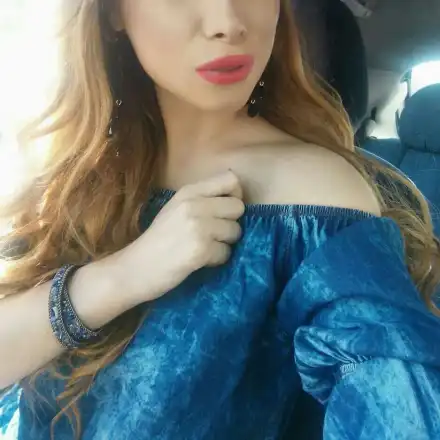 5 бона за Анастасия, певицата сваля кожата на заможни собственици на заведения