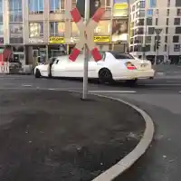 Азис катастрофира с екипа си в Мюнхен! (СНИМКИ на пострадалата лимузина)