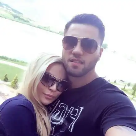 Деси Слава пак скъса джоба покрай малкото си зайче, няма пари да си плати таксите за входа