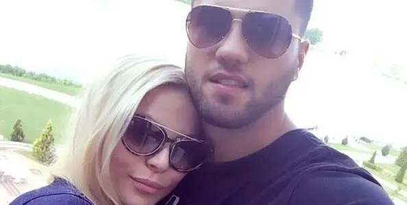 Деси Слава пак скъса джоба покрай малкото си зайче, няма пари да си плати таксите за входа