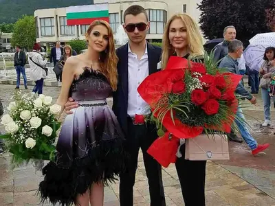 Дизайнерката Евгения Борисова превърна приятелката на сина си в най-красивата и модерна абитуриентка! (Уши й рокля с кристали, ВИЖ СНИМКИ)