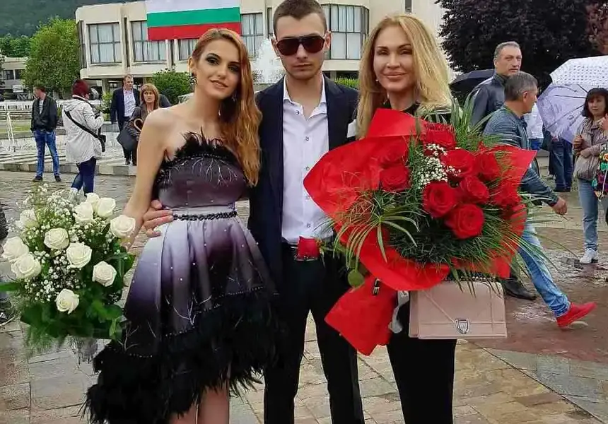 Дизайнерката Евгения Борисова превърна приятелката на сина си в най-красивата и модерна абитуриентка! (Уши й рокля с кристали, ВИЖ СНИМКИ)